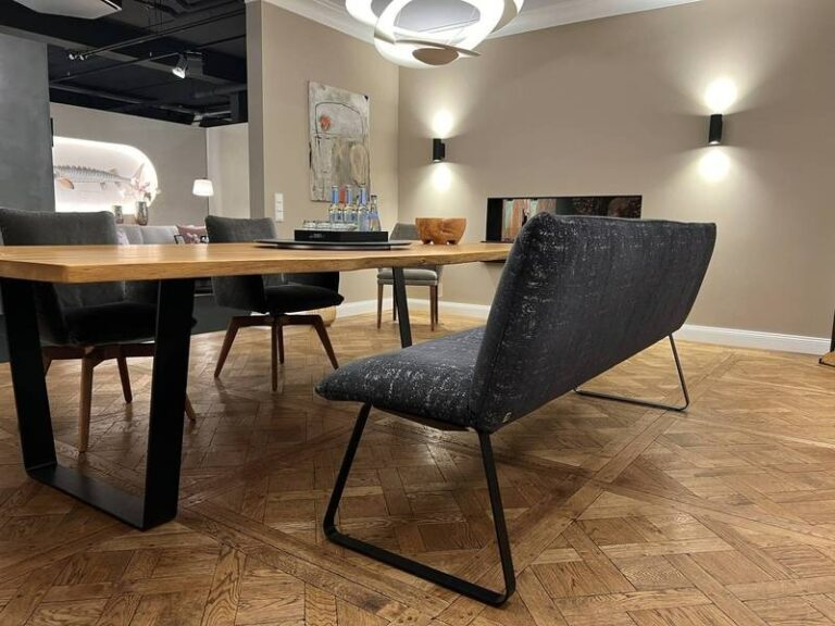 Modernes Esszimmer, Bank, Parkettboden
