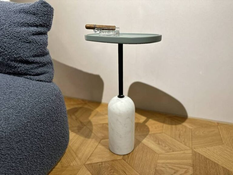 Designertisch, Zigarre, Sofa, Holzboden
