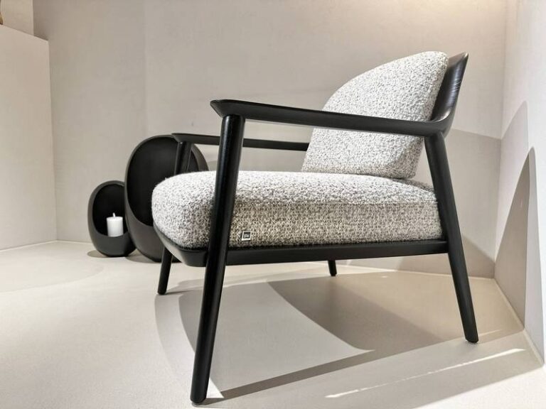 Gemütlicher Sessel mit moderner Eleganz.