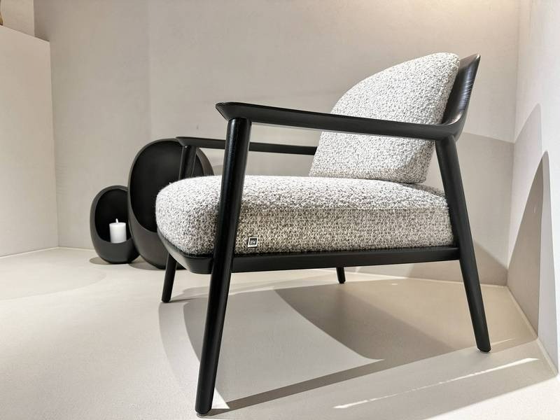 Gemütlicher Sessel mit moderner Eleganz.